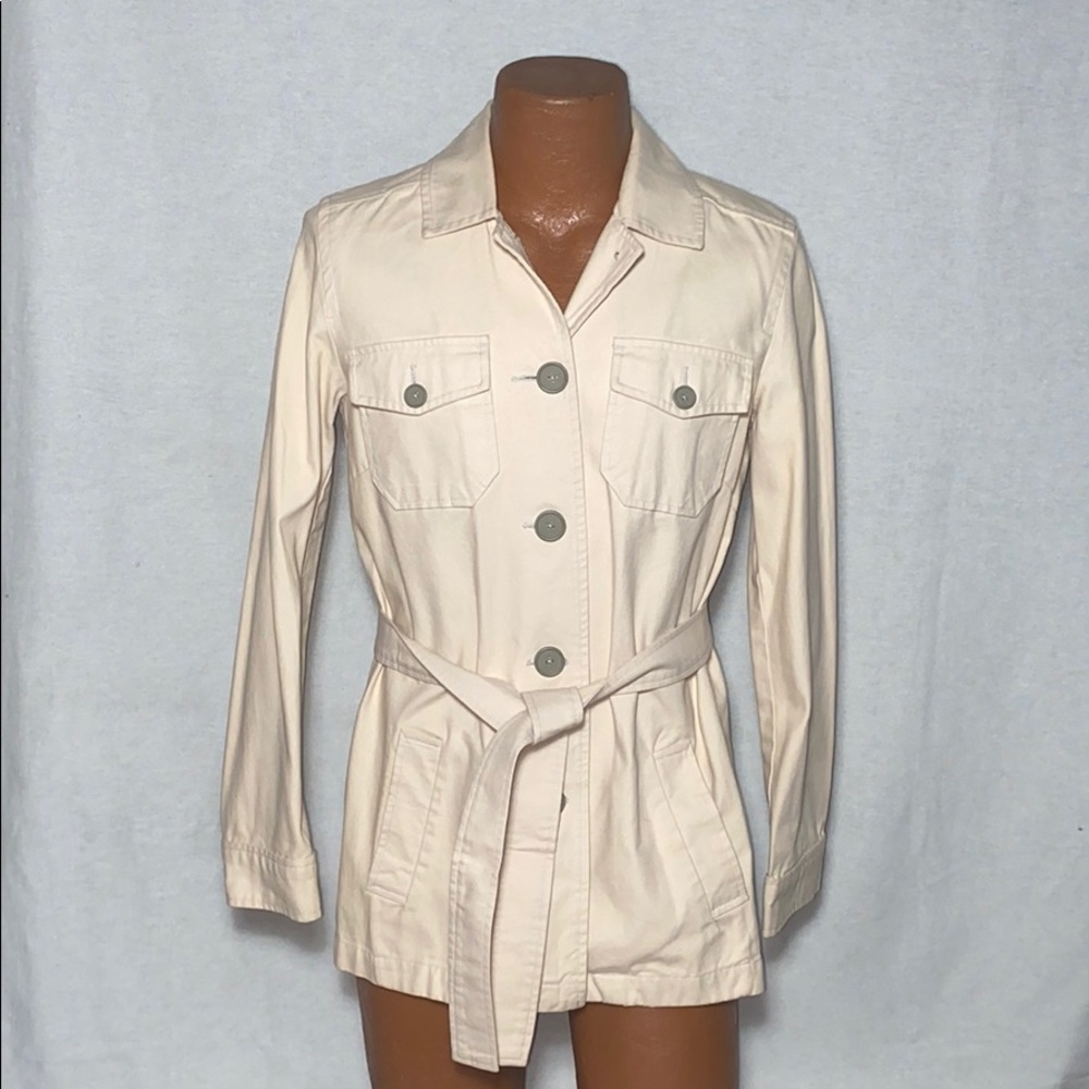 GAP jacket color Cream with 4 pockets Sz M